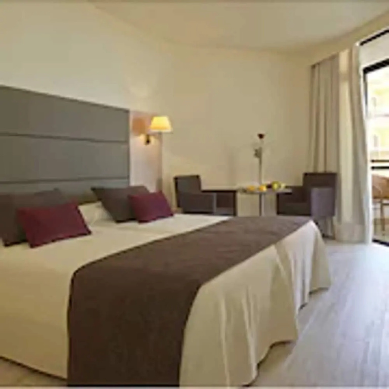 Standard Double room with balcony and with partial sea view (full double bed)