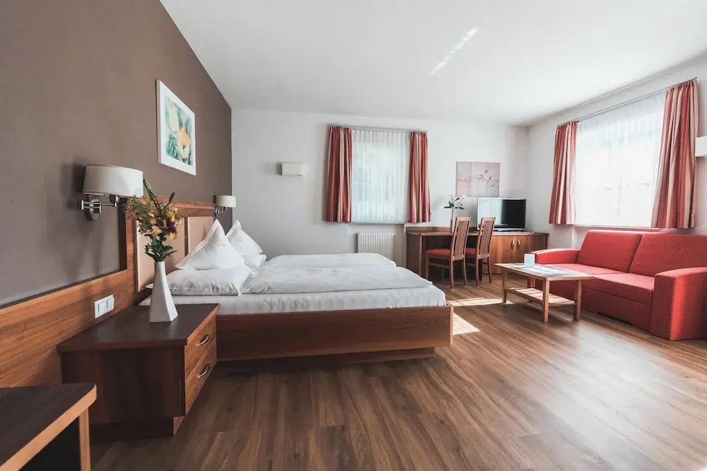 Deluxe Double room with balcony (full double bed)