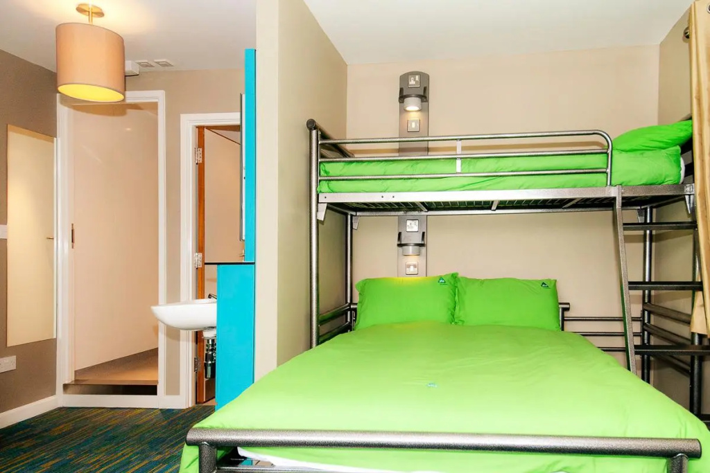Standard Triple room