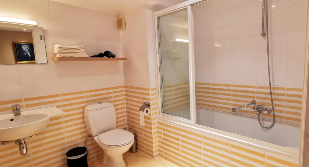 Comfort room