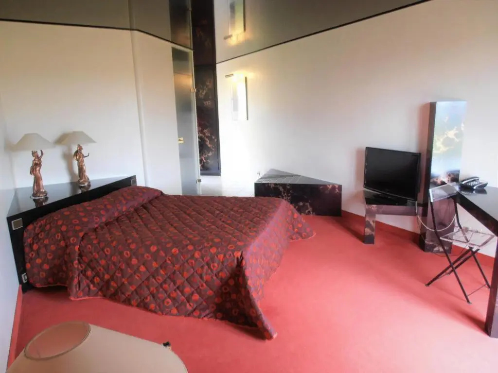 Standard Double room (full double bed)