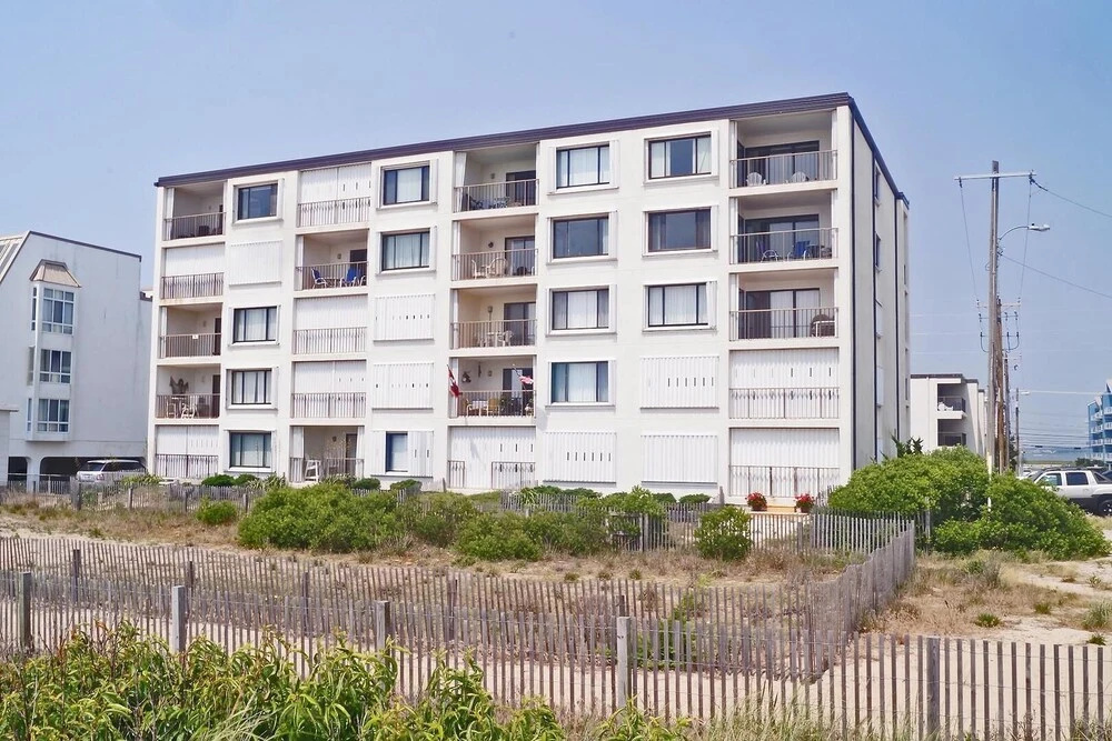 Even Keel 404 2 Bedroom Condo by RedAwning