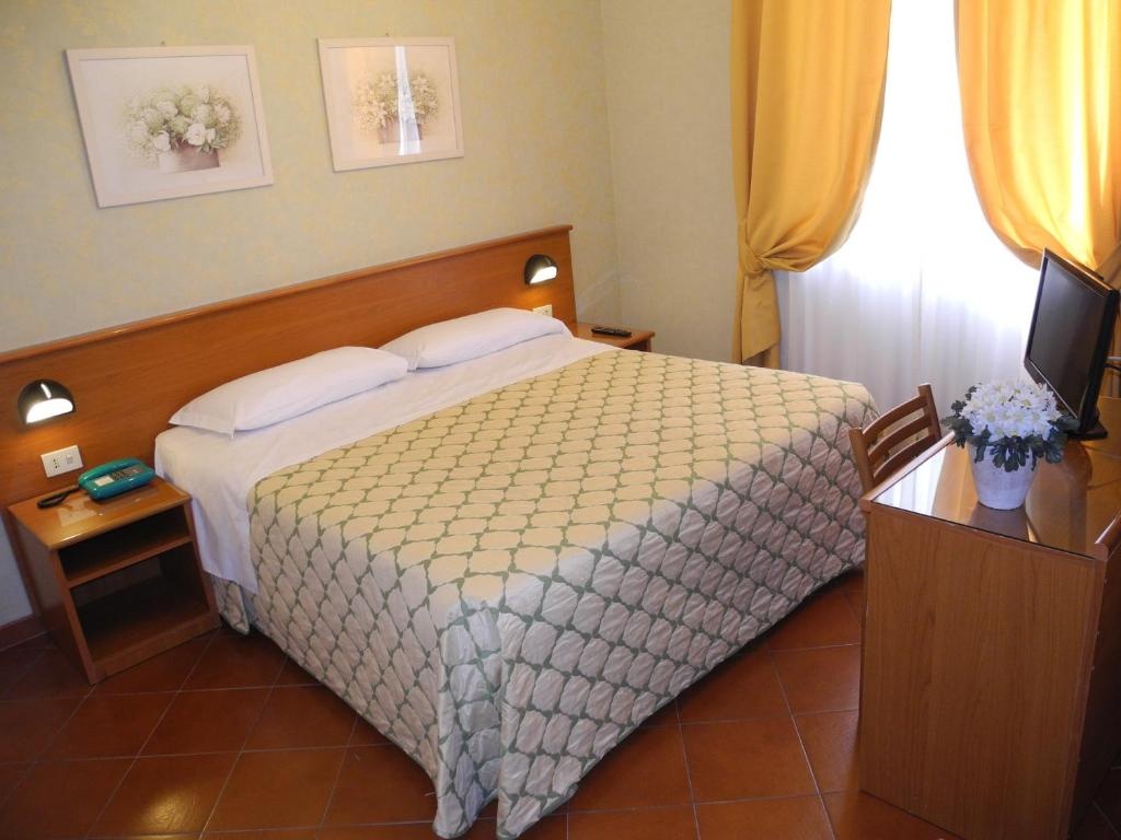 Hotel Corona Room Type - Quadruple Room Hotel Corona Room Type - Quadruple Room