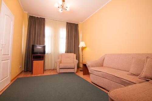 Mini-hotel on Elektrotechnichnaya Street 18
