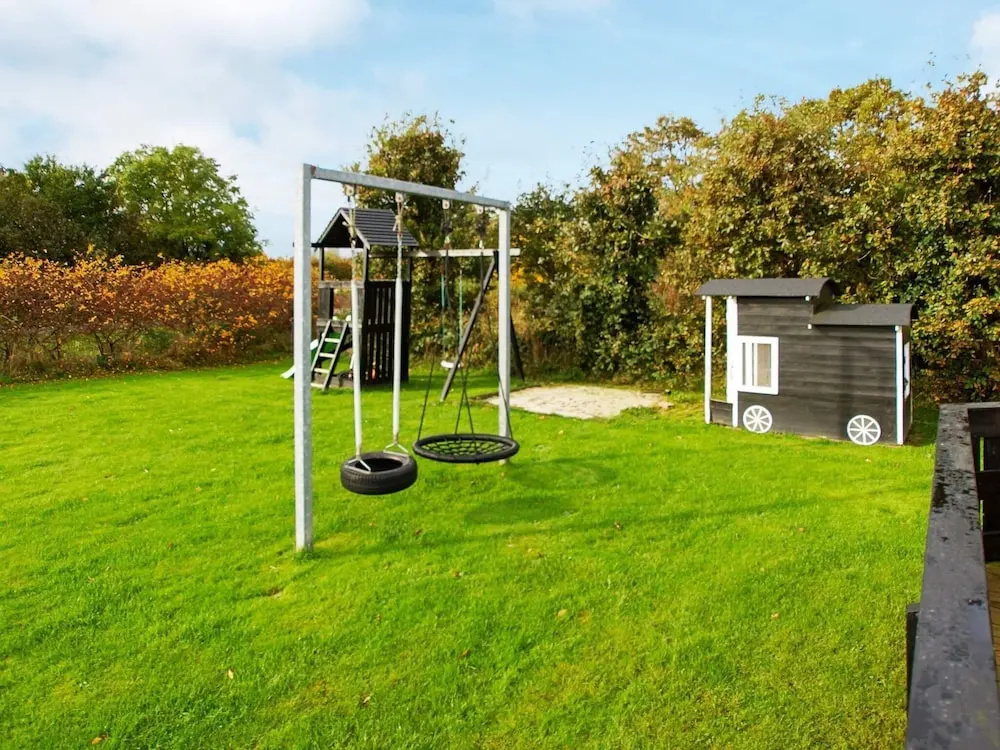 Enticing Holiday Home in Hemmet near Sea