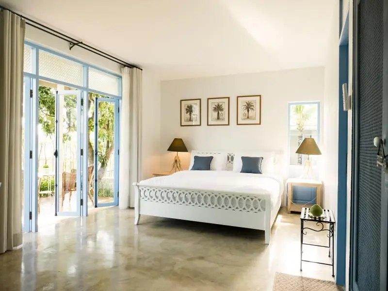 豪華雙人房，設有露台及雙人床