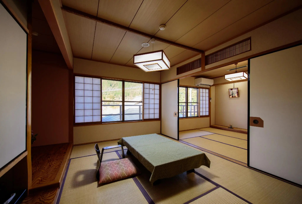 Standard room with mountain view