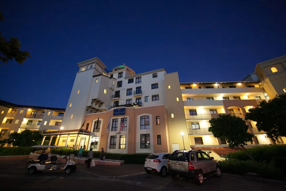 Island Club Hotel & Apartments