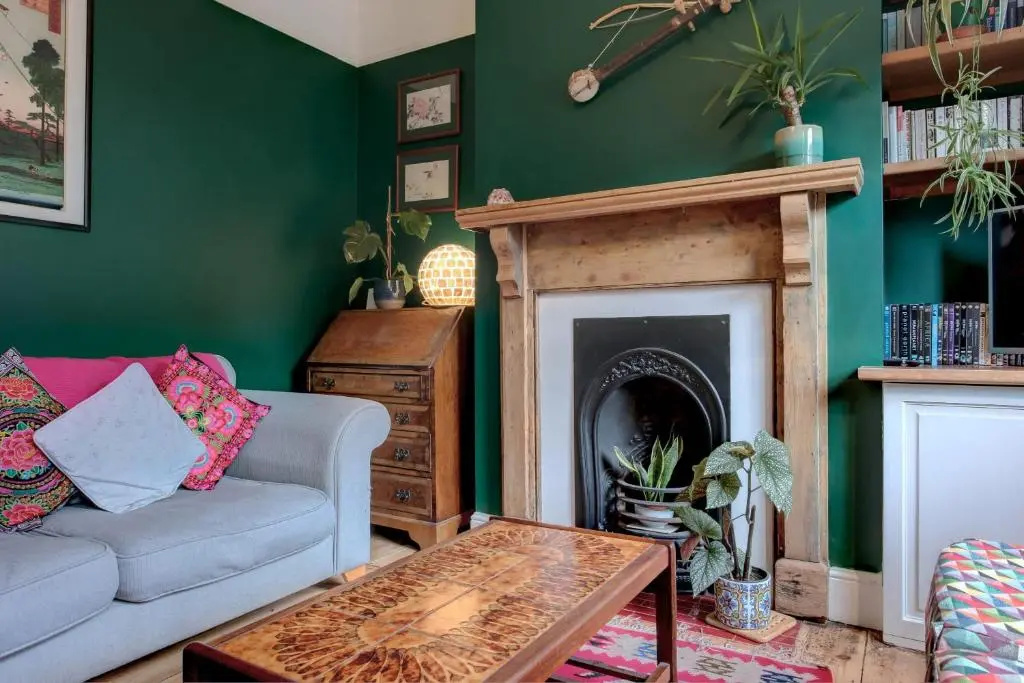 Perfect for contractors Arty and Quirky cozy house with free parking