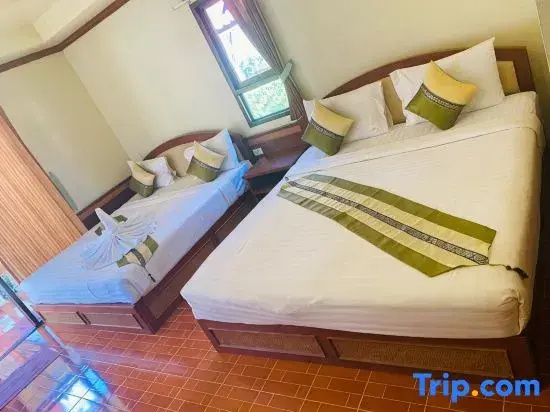 2 Bedrooms Family Bungalow with garden view