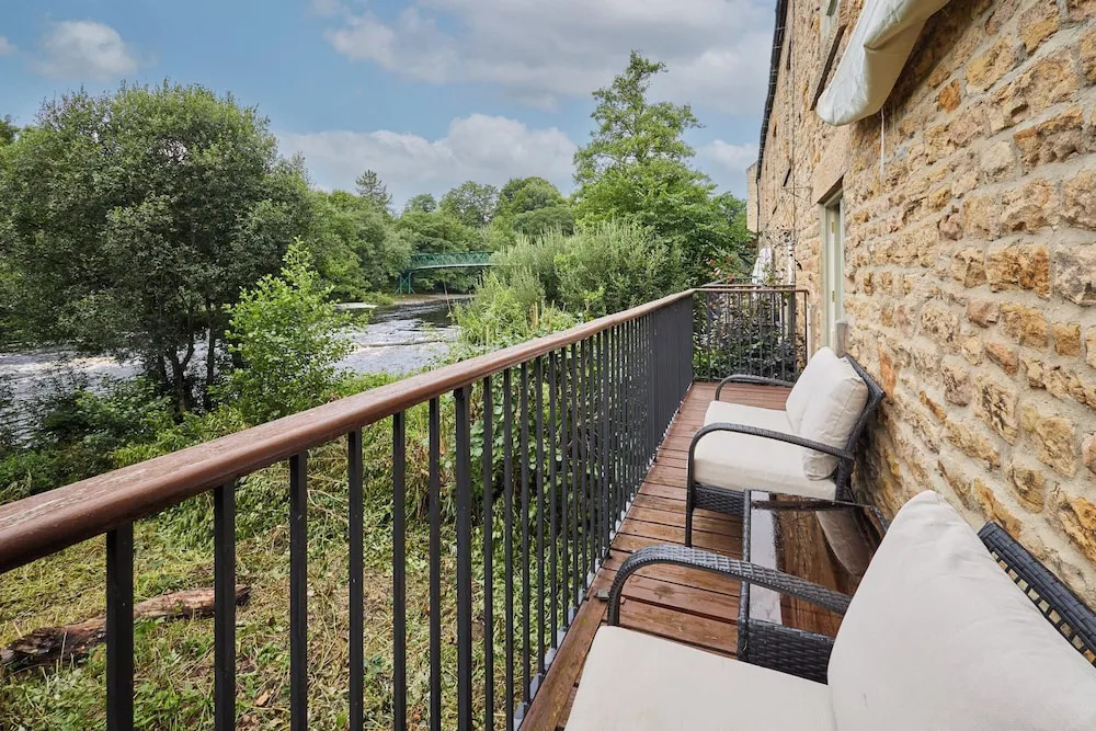Host Stay River View Cottage