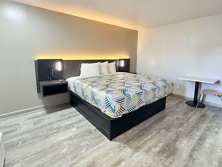 Double Suite (full double bed)