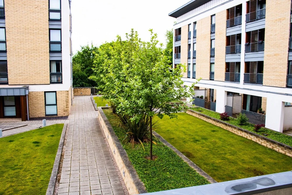 2 Bedroom 2 Bathroom Flat