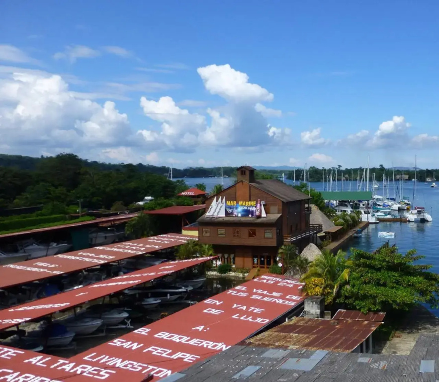Mar Marine Yacht Club - Général