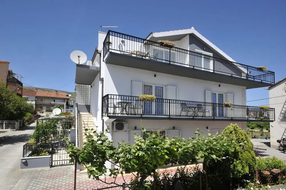 Apartments Roza
