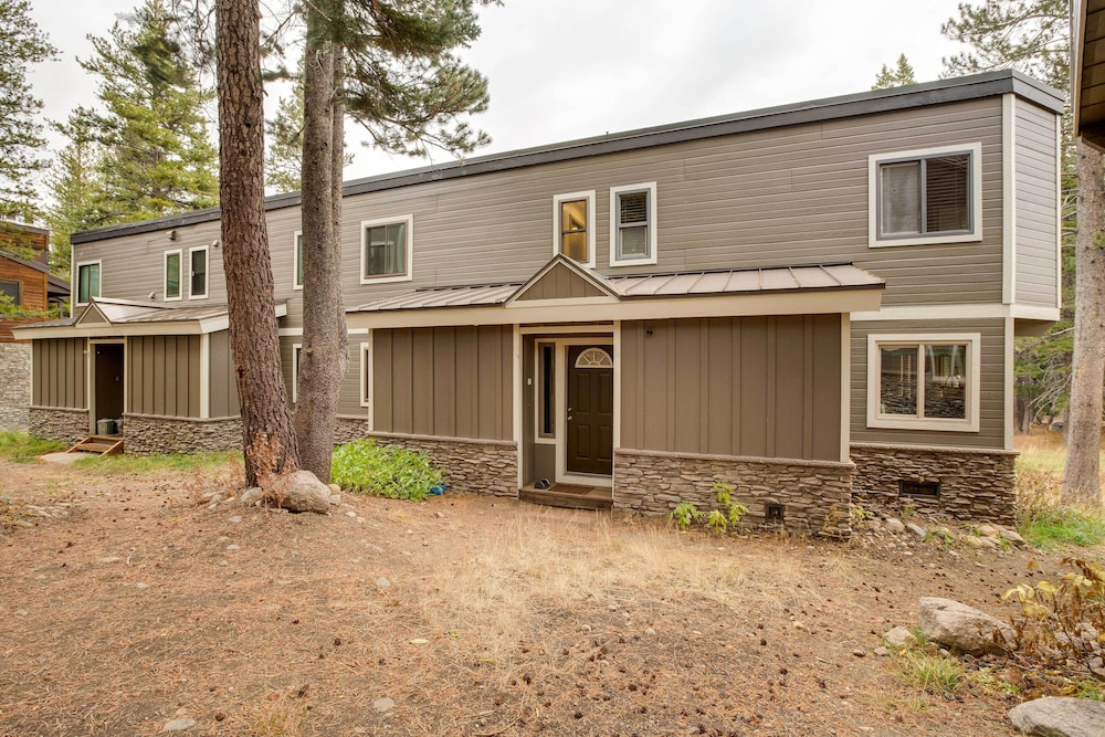 Mountain Condo w/ Fireplace in Kirkwood Ski Resort