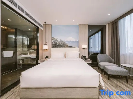 Double Suite full double bed