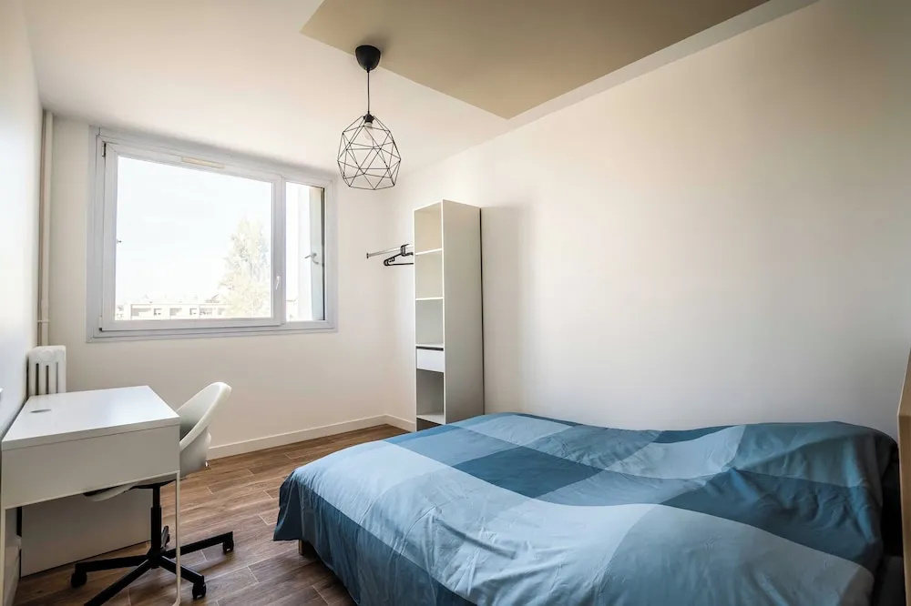 Private Room in a Shared Flat - Lyon 8e