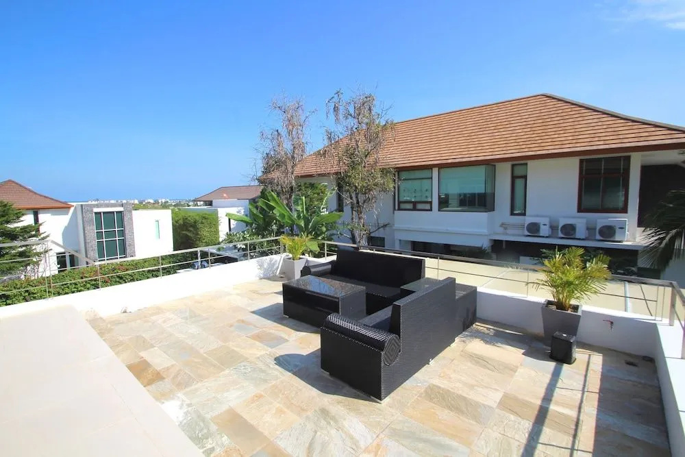 Hua Hin 5 Bedrooms Mansion B3