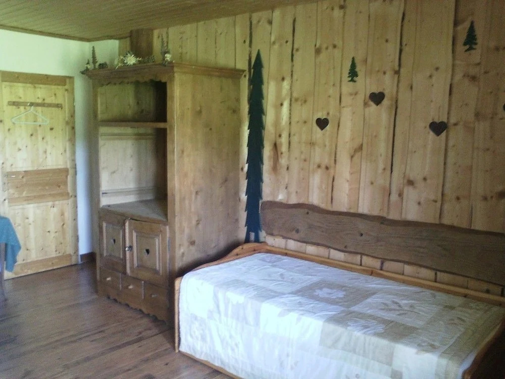 4 Bedrooms Deluxe Chalet
