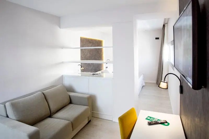 Superior Double room with balcony (full double bed)