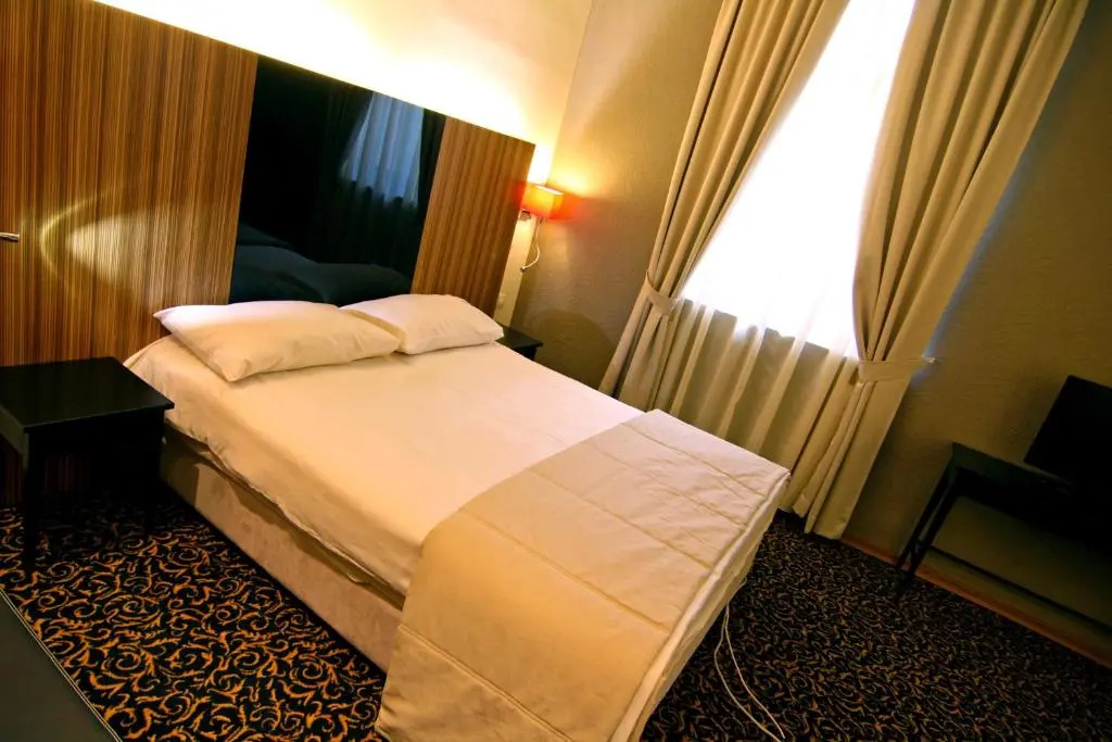 Deluxe Double room (full double bed)