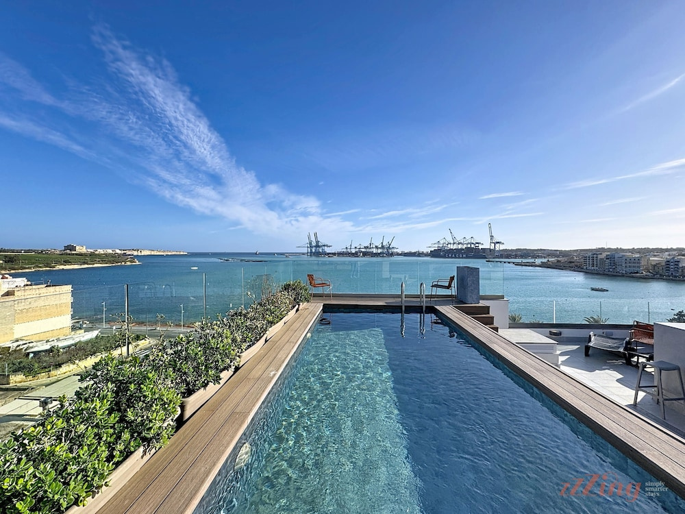 South 32 Hotel by Zzzing