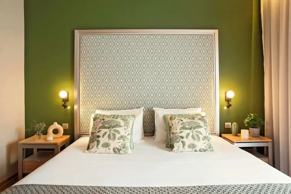Double Suite with balcony (full double bed)