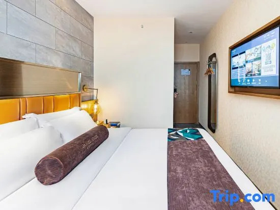 Deluxe Double room (full double bed)