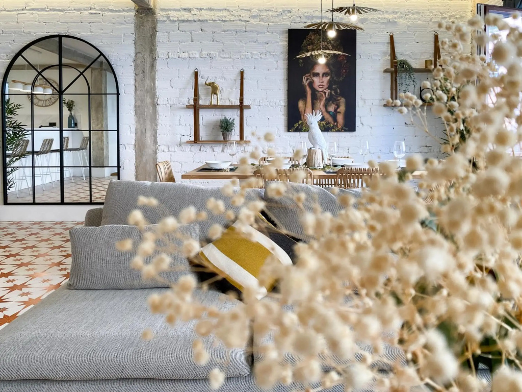 Amplio y moderno apartamento con tarima refrescante by Staynnapartments