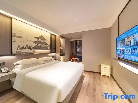 Superior Double room with city view (full double bed)