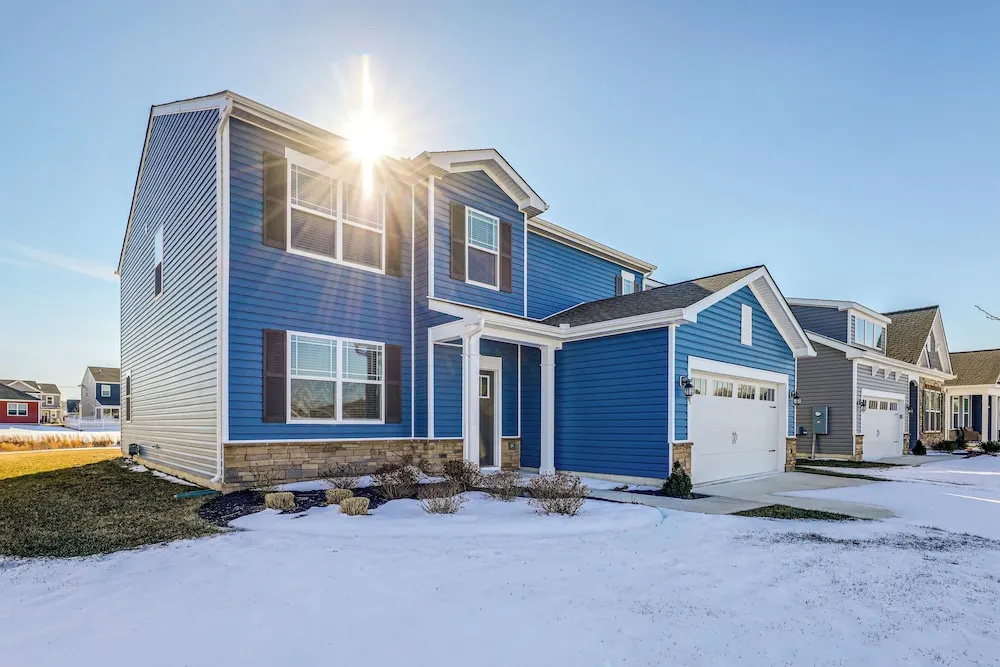 Shuttle to the Beach! Spacious Home in Millville
