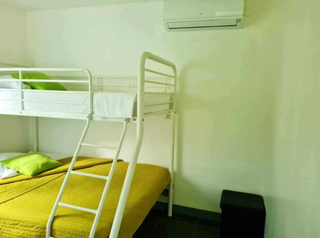 Voir la photo 1 — Bungalow de 2 chambres avec piscine partagee jacuzzi et jardin clos a Le Moule