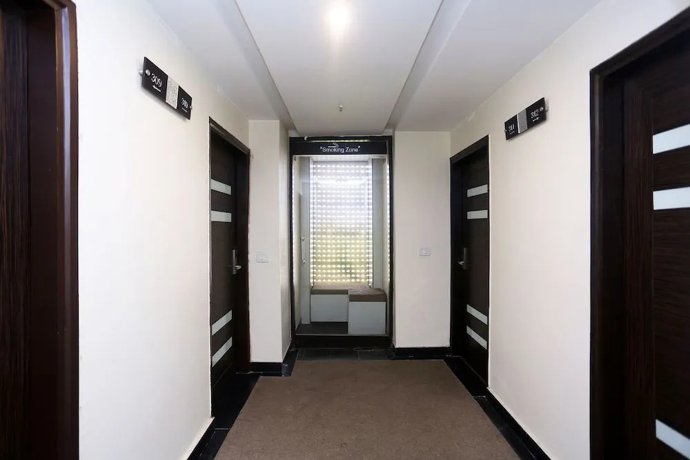 Lobby & Reception