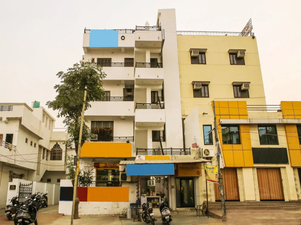Hotel Royal T By OYO Rooms