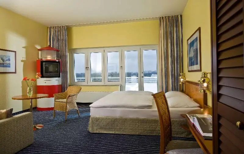 Business Double room with balcony (full double bed)