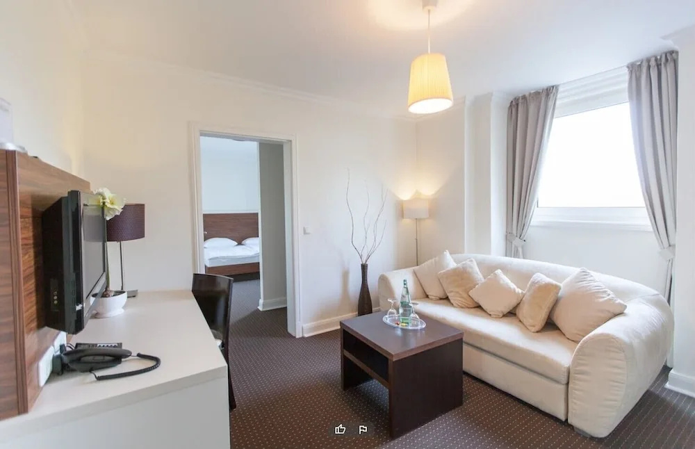 Double Junior Suite (full double bed)