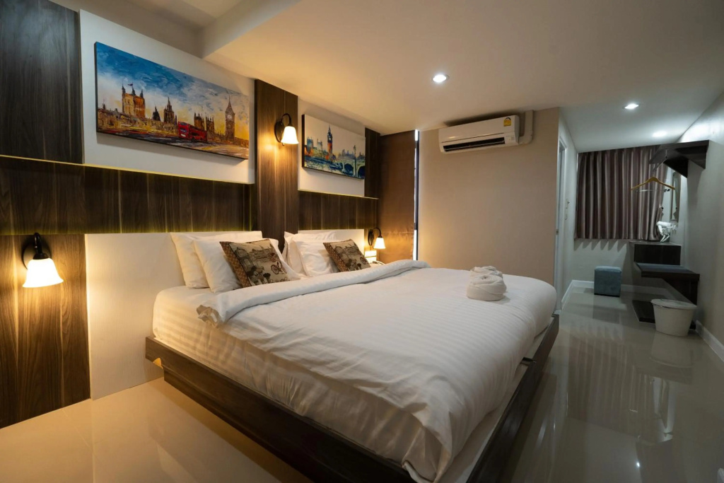 We Resident Hotel — 5