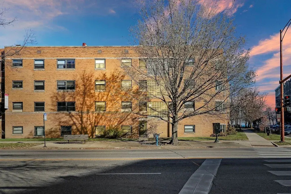 Comfy 2BR Rogers Park Apt in Sheridan