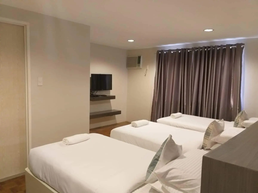 Standard Triple room