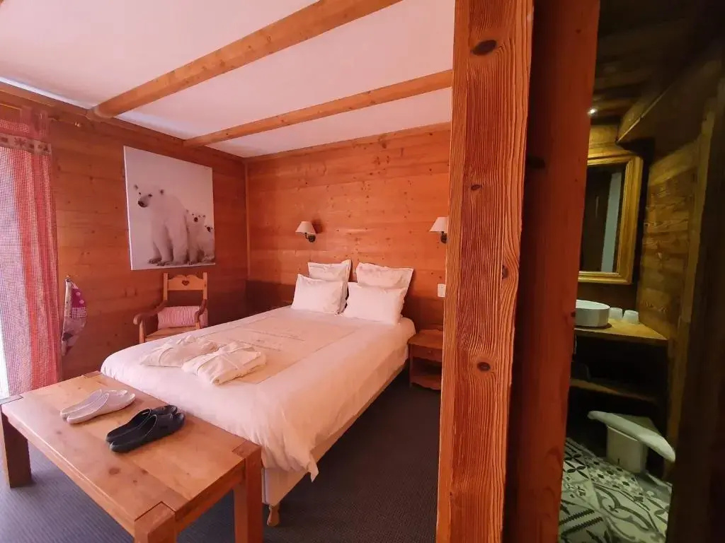 Standard Triple room with land view