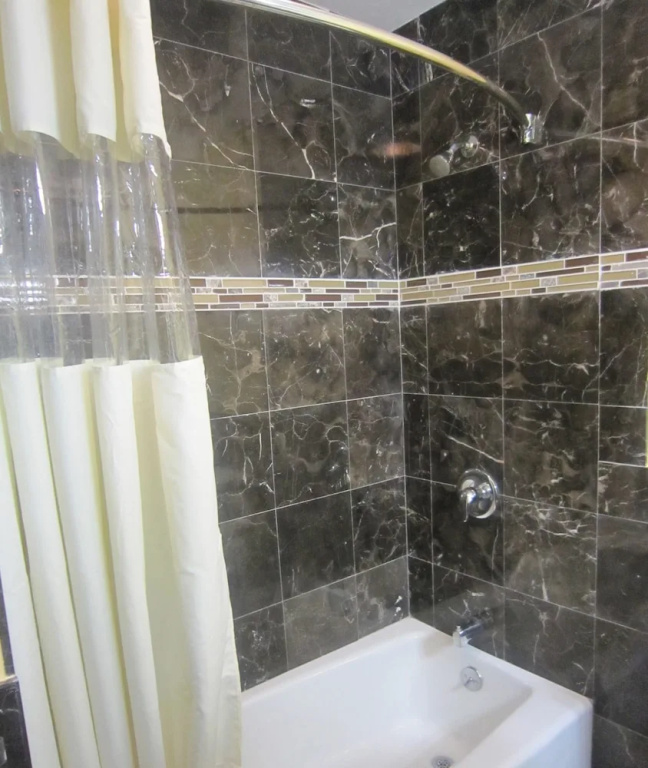 Deluxe Double room (full double bed)