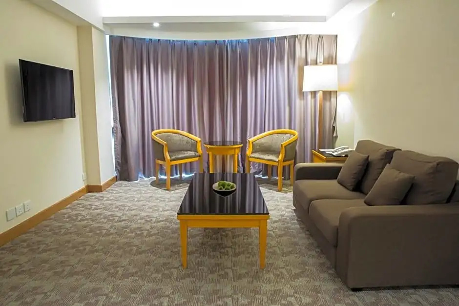 Deluxe Double Suite (full double bed)