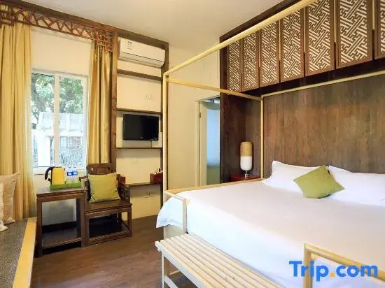 1 Bedroom Standard Double room with courtyard view (full double bed)