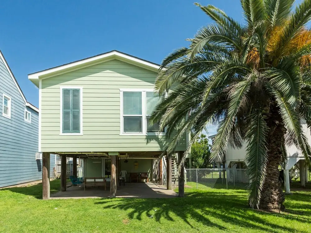 4121 Las Palmas Street Home by RedAwning