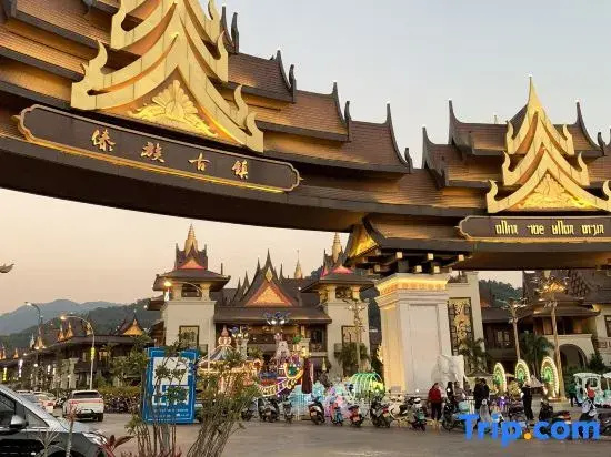 Zixi Homestay (Dai ancient town )