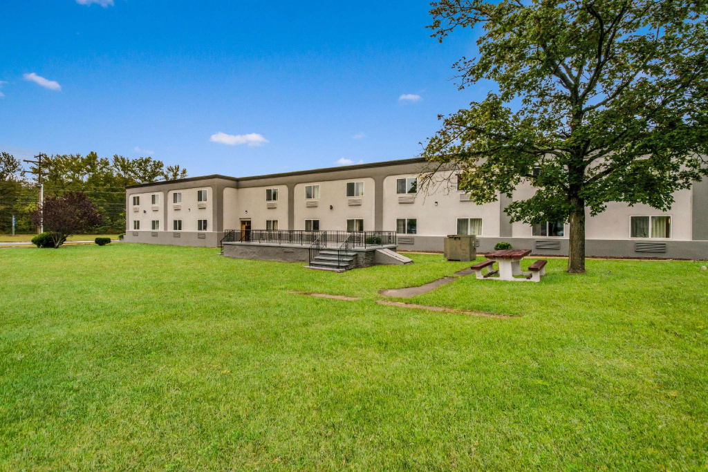 Motel 6 Tinton Falls
