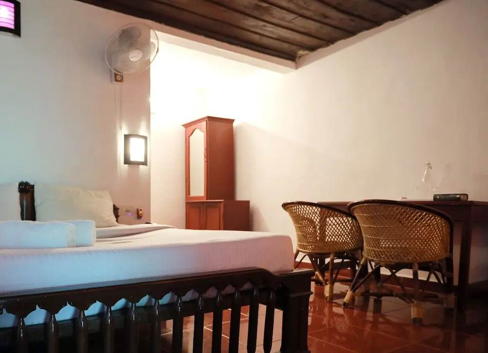 Deluxe room with pool view