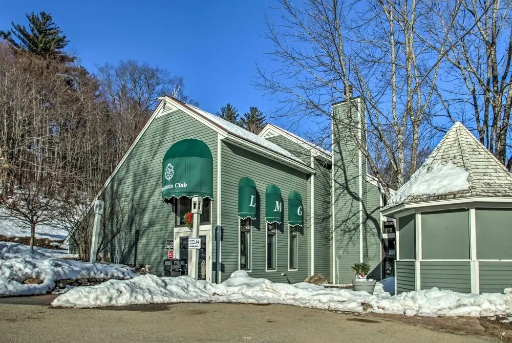 Ski Condo w/ Pool, Close to Story Land & Attitash!