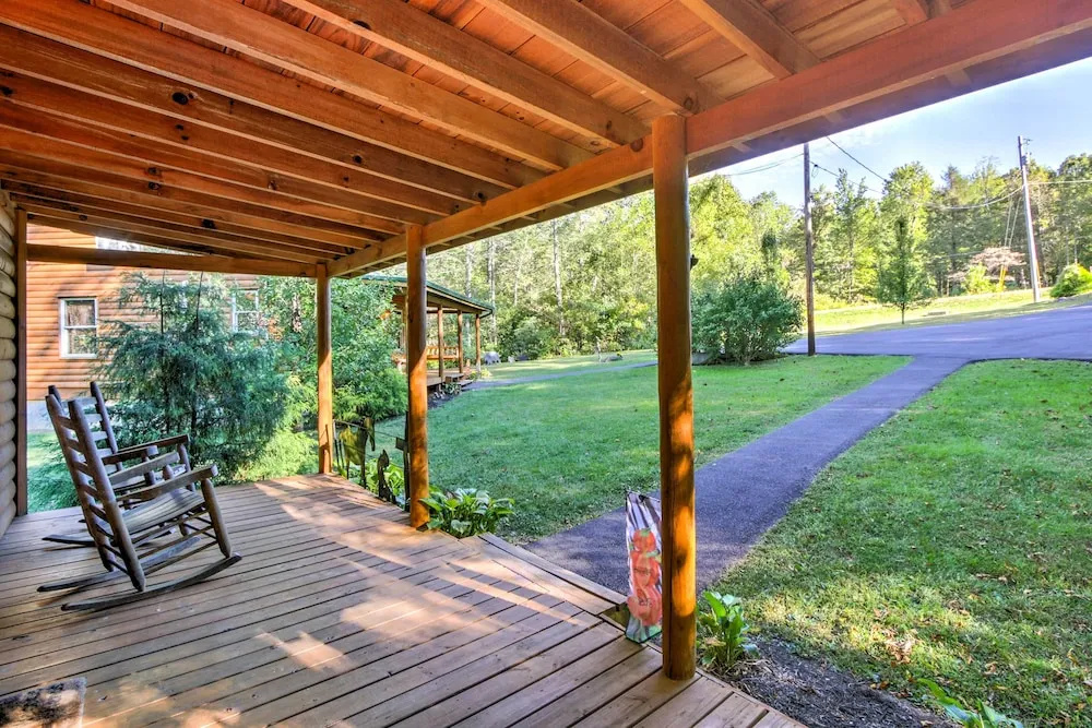 Porch & Fire Pit: Rustic Log Cabin in Smokies!